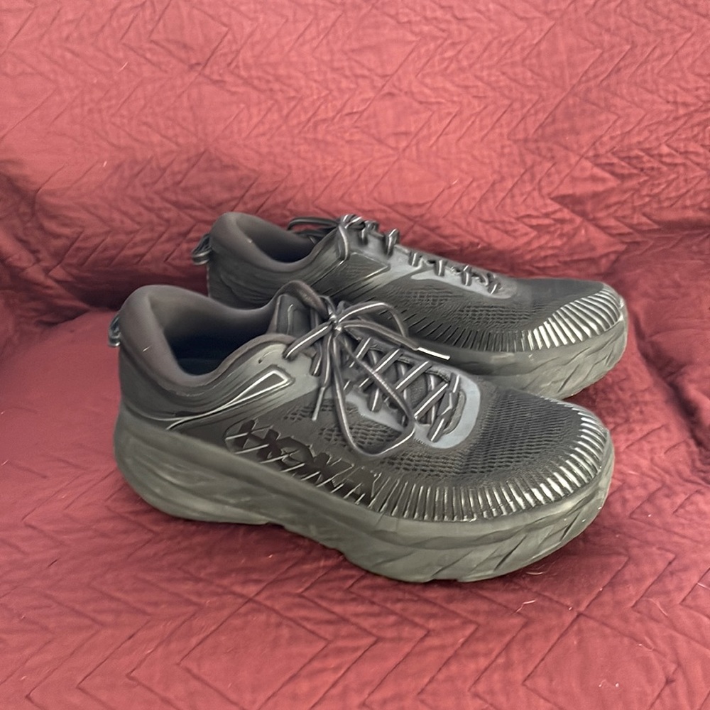 Gently used men’s black Hoka Bondi 7 size 9.5